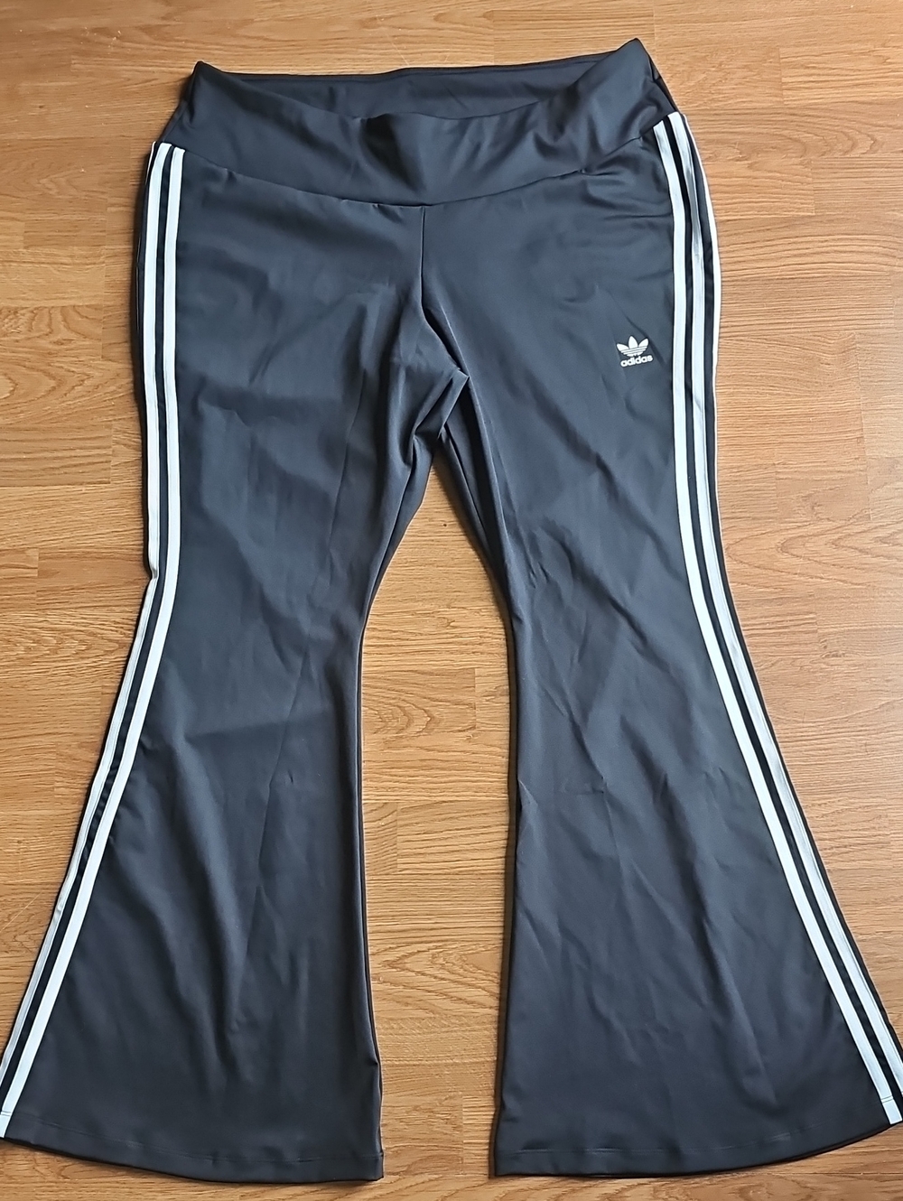 Adidas Black & White 3-Stripes Flared Athletic Leggings Womens Plus Size 4X NWT